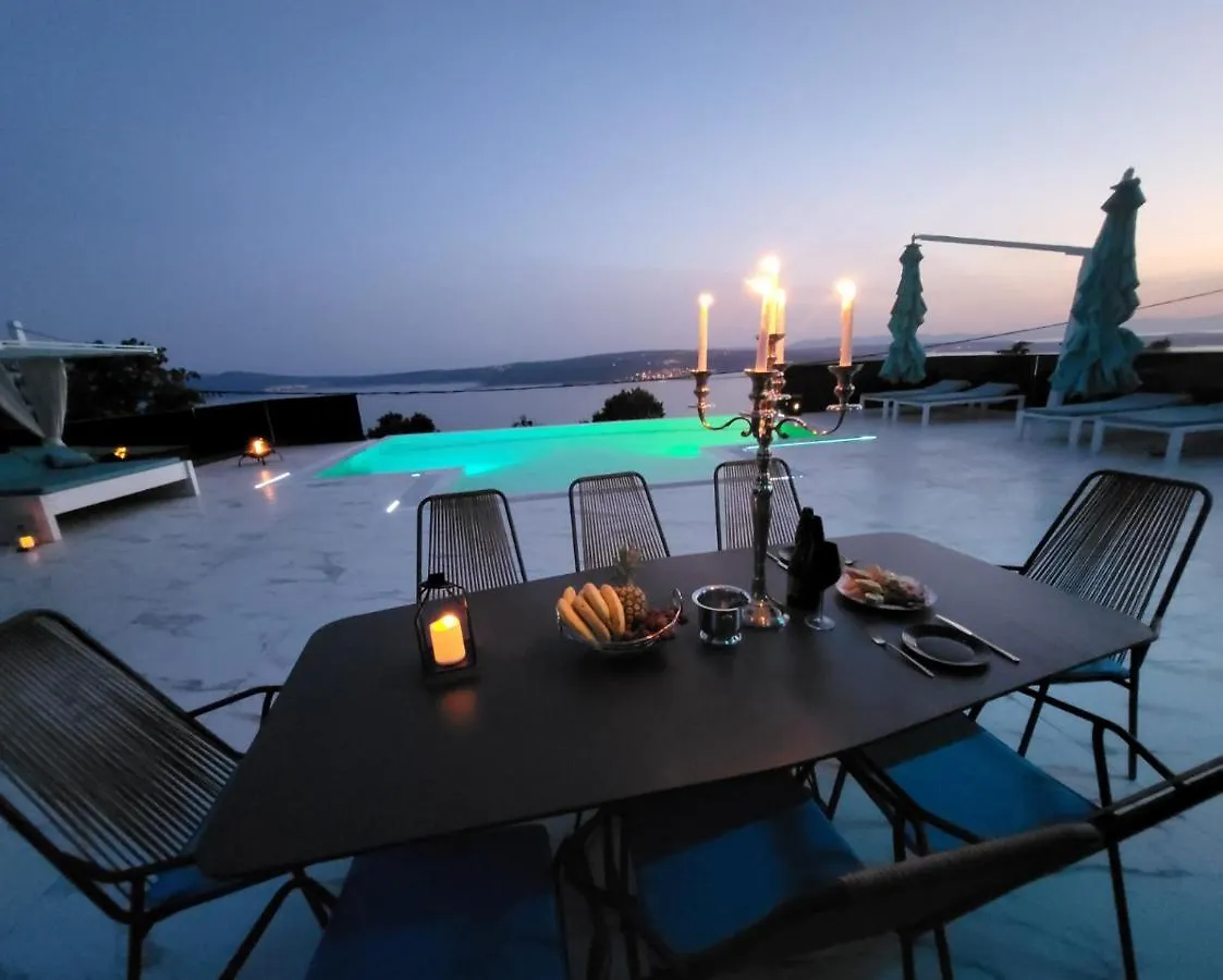 Villa Hb With Heated Pool And Hot Tub Crikvenica 0*,  Kroatië