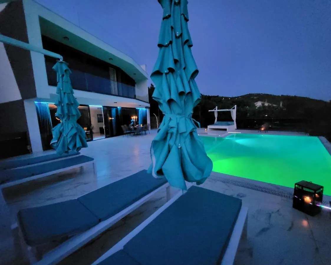 Villa Hb With Heated Pool And Hot Tub Crikvenica Kroatië