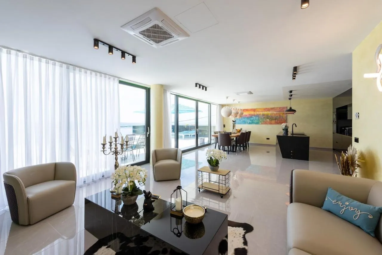 Villa Hb With Heated Pool And Hot Tub Crikvenica