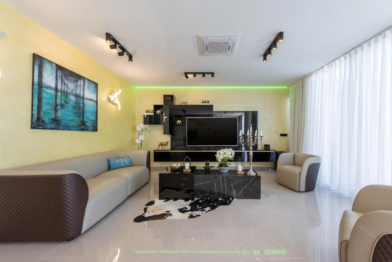 Villa Hb With Heated Pool And Hot Tub Crikvenica Kroatië